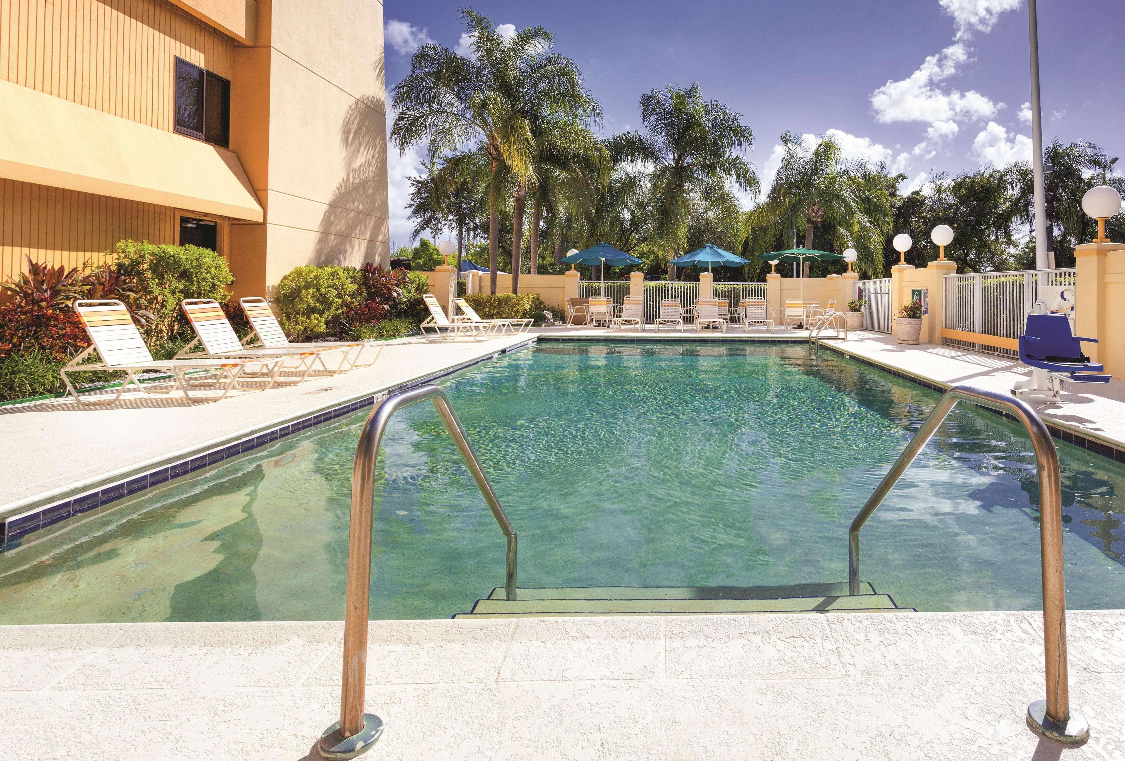 La Quinta By Wyndham Miami Airport East Hotel Miami Springs Exterior photo
