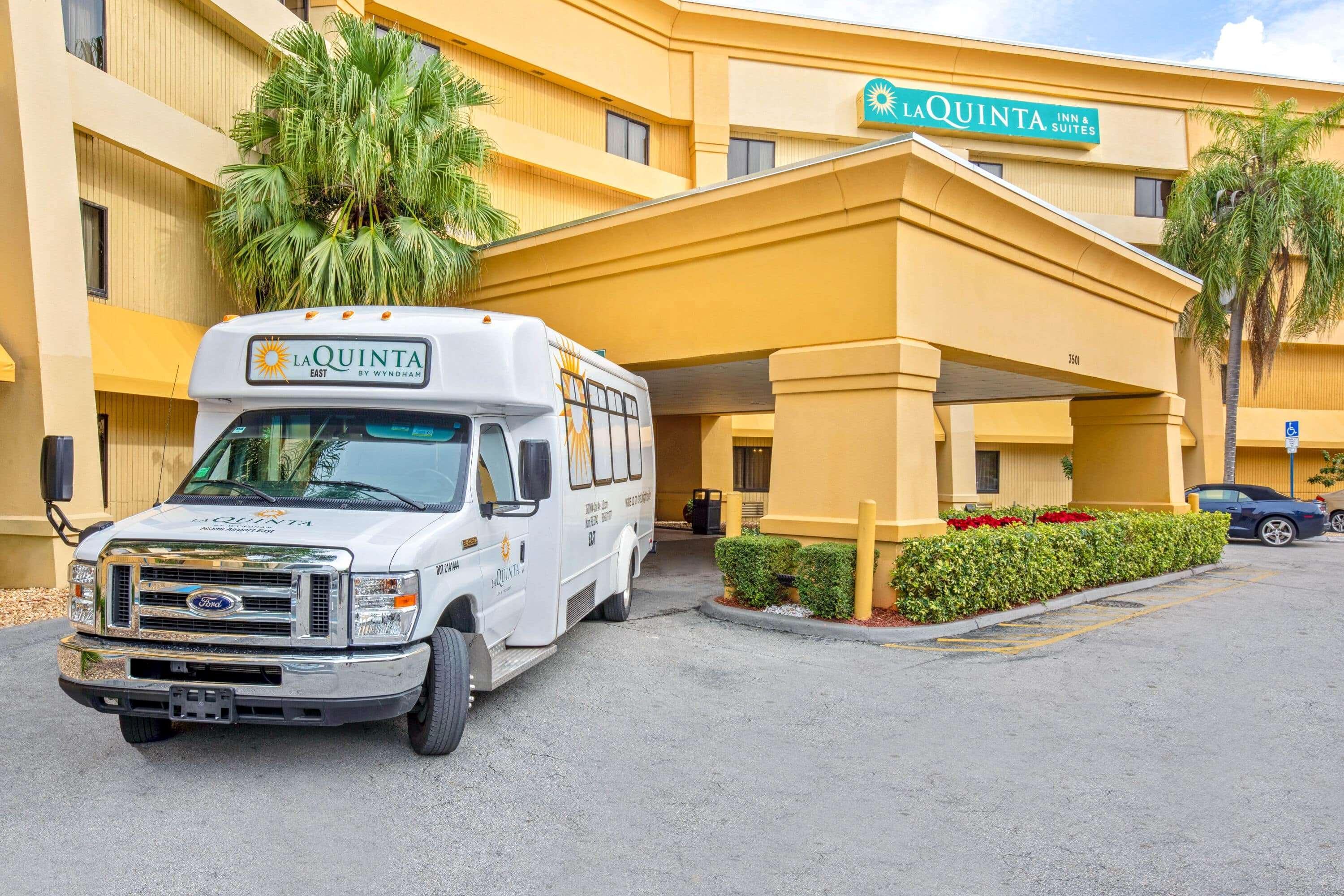 La Quinta By Wyndham Miami Airport East Hotel Exterior photo