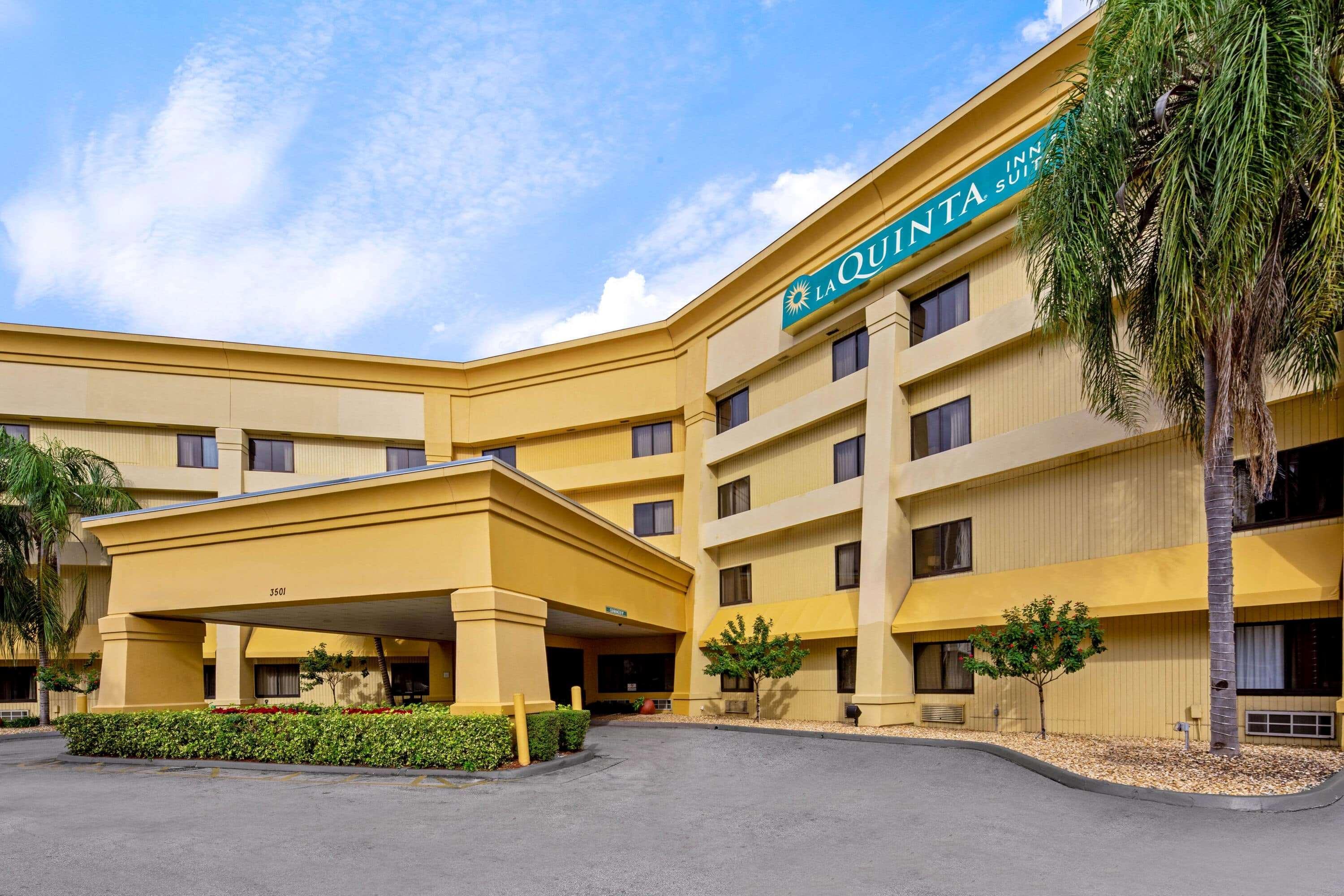 La Quinta By Wyndham Miami Airport East Hotel Exterior photo